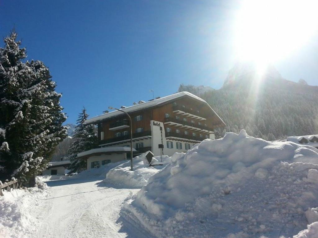 Park Hotel Mater Dei Pozza di Fassa Exterior foto