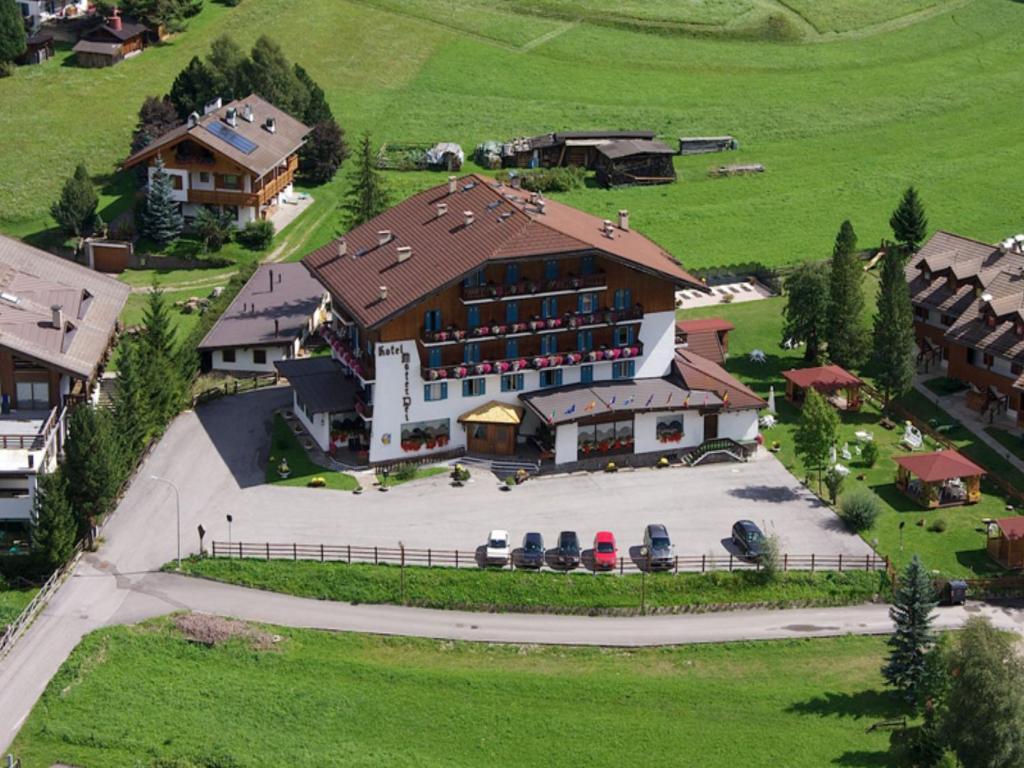 Park Hotel Mater Dei Pozza di Fassa Exterior foto